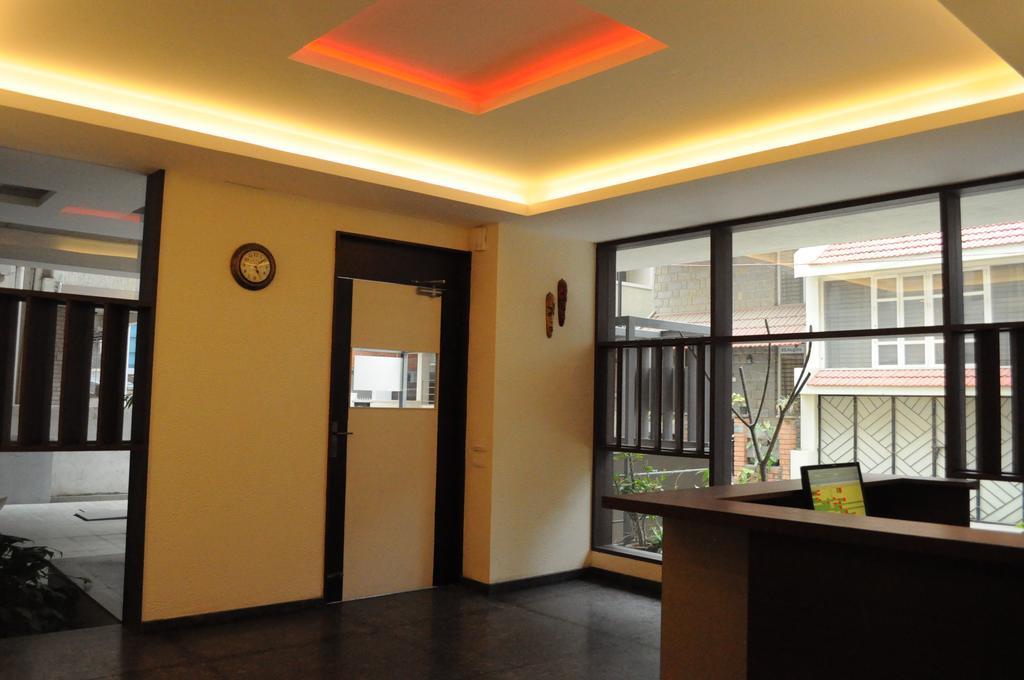 Ixora Suites Bangalore Exterior foto