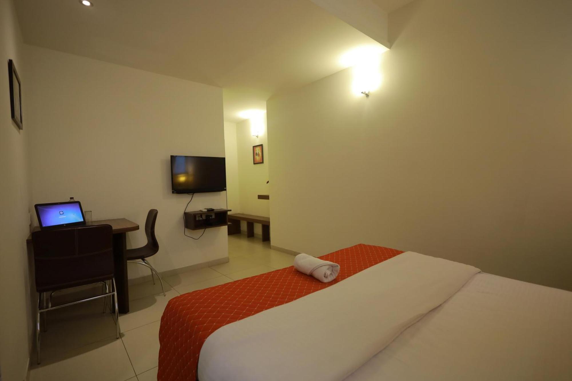Ixora Suites Bangalore Exterior foto