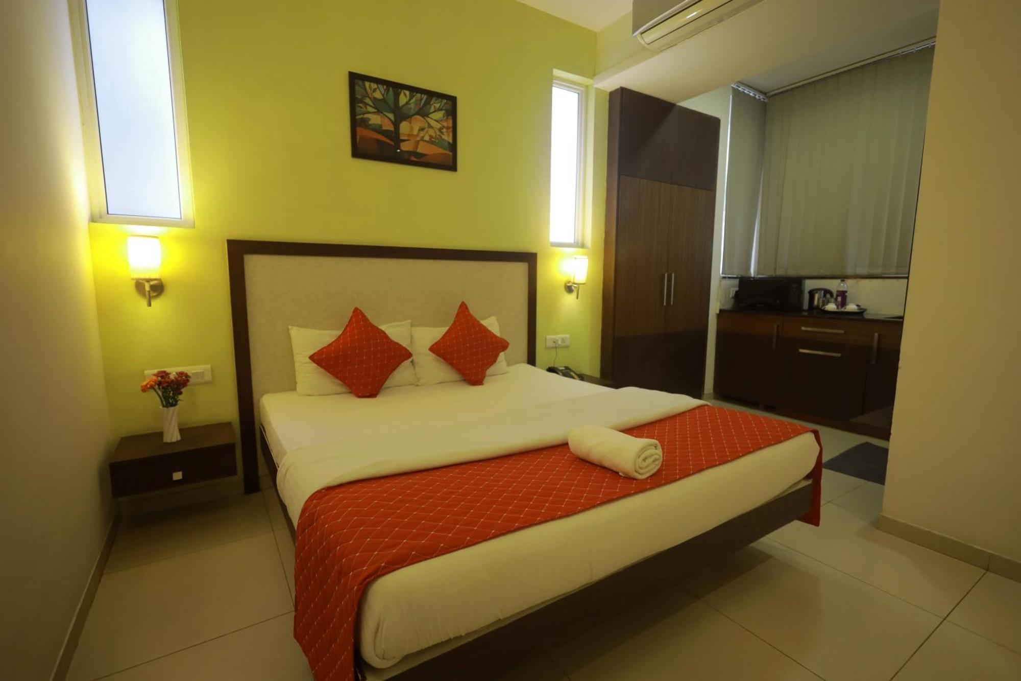 Ixora Suites Bangalore Exterior foto