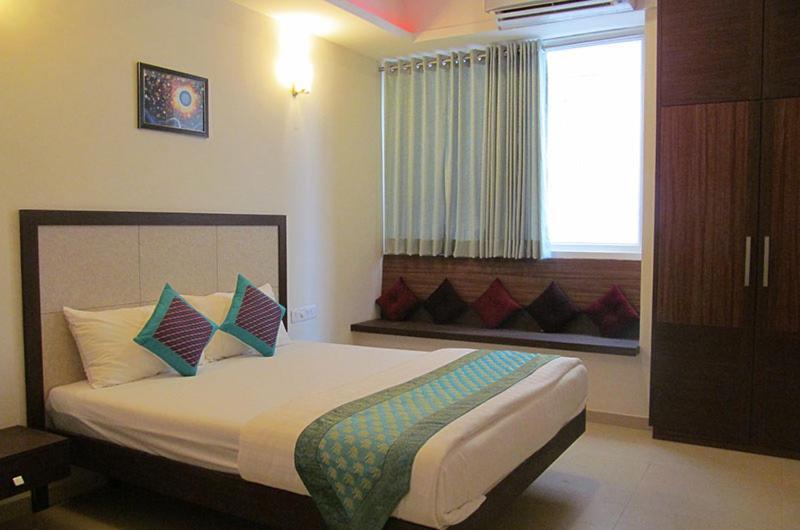 Ixora Suites Bangalore Exterior foto