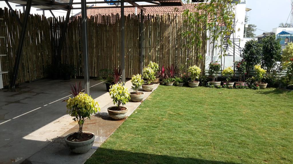 Ixora Suites Bangalore Exterior foto