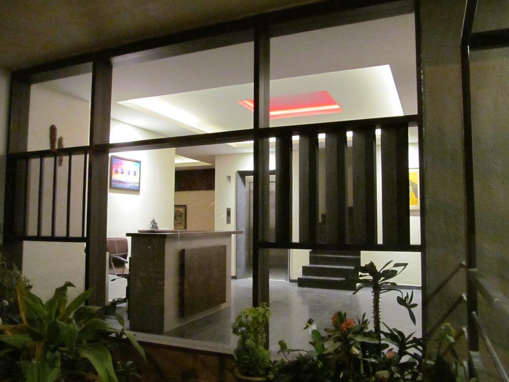 Ixora Suites Bangalore Exterior foto